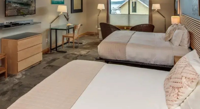 Четырёхместный номер Deluxe Island Inn at 123 West