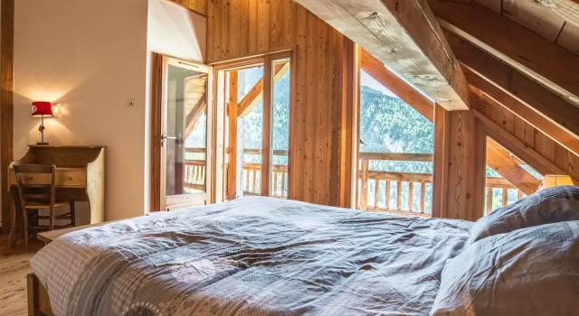 Luxurious Chalet in Vaujany French Alps with Balcony