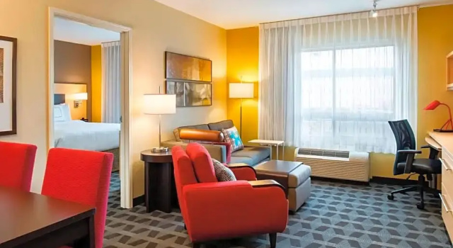 Двухместный люкс c 1 комнатой TownePlace Suites by Marriott Red Deer