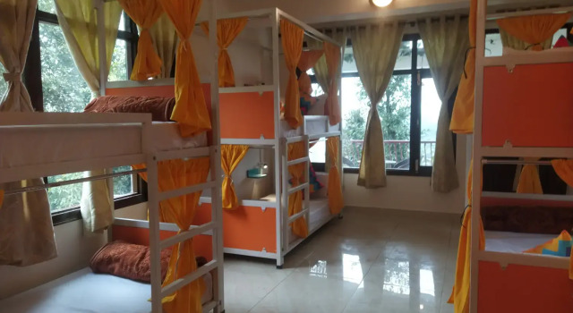 Кровать в общем номере goSTOPS Mukteshwar - Private Rooms and Dorms