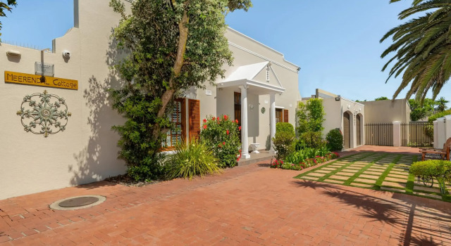 Meerendal Cottage-Affordable Luxury, Забронировать Отель Отели Cape Peninsula с бассейном, Бассейн