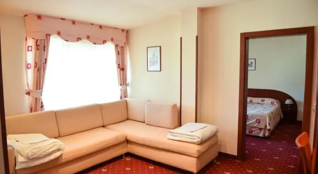 Семейный люкс с балконом Martin Club Hotel