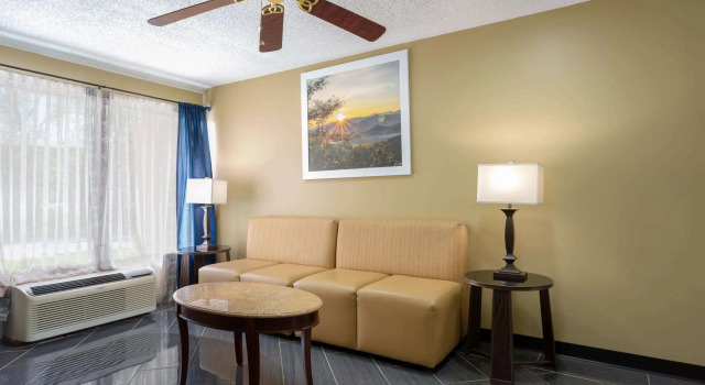 Days Inn by Wyndham Greensboro Airport, Prenota Locanda Greensboro Carolina del Nord