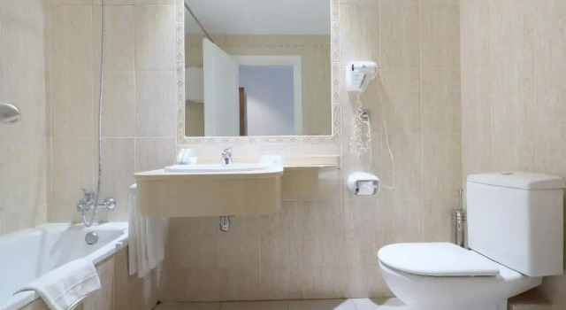 Четырёхместный номер Standard Hotel Oasis con parking incluido