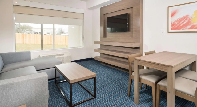 Четырёхместный люкс Wingate by Wyndham Austin North - Round Rock