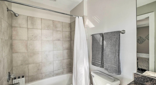 Апартаменты 3-story Houston Townhome: 1 Mi to Minute Maid Park