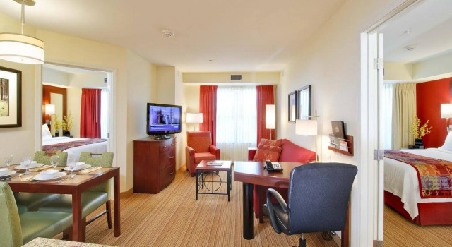 Residence Inn by Marriott Colchester, Varaa Hotelli Hotellit New England uima-altaalla, Uima-allas