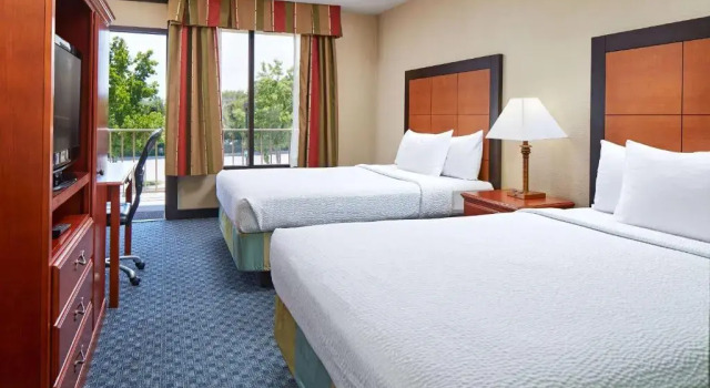 Четырёхместный номер Standard La Quinta by Wyndham Thousand Oaks-Newbury Park