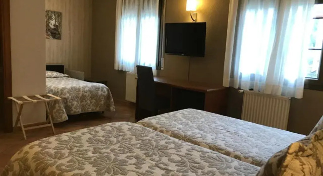 Номер Standard Hotel-Restaurante La Quadra
