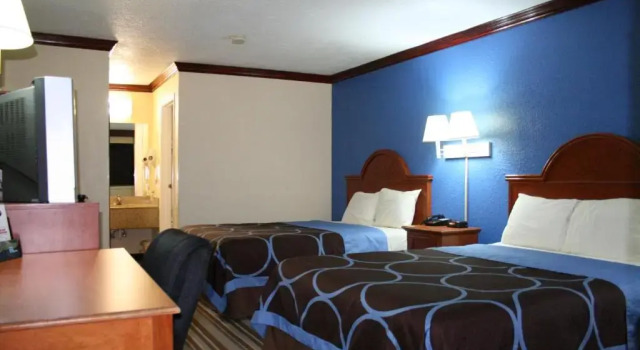 Четырёхместный номер Standard Super 8 by Wyndham San Marcos