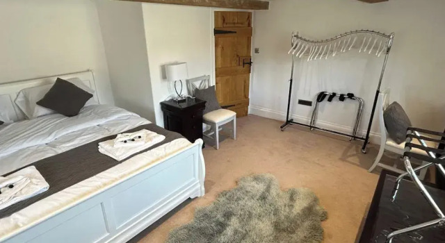 Farmhouse - Sleeps 6 - Near Alton Towers/peak Dist
