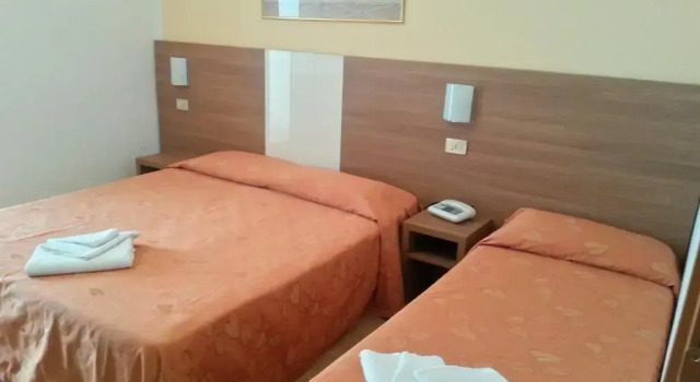 Трёхместный номер Standard Hotel Sara
