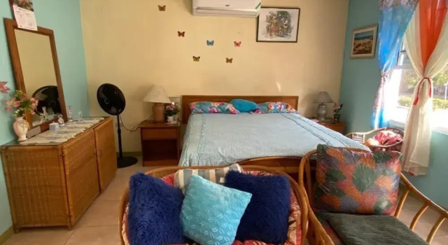 Beautiful 1-bed Beach Side Studio in Montego Bay, Забронировать Апартаменты/квартира Отели Монтего-Бэй с парковкой, Парковка