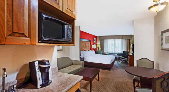 Двухместный люкс Holiday Inn Express & Suites Lafayette South by IHG