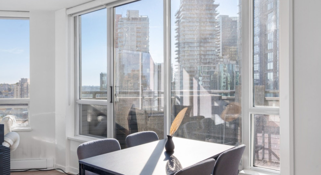 Апартаменты Luxe 2BR Condo w Skyline Views In-suite Laundry
