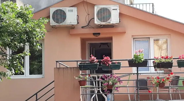 Martiva Apartment With Terrace, Book Lejlighed Hoteller i Kotor Riviera med parkering, Parkering