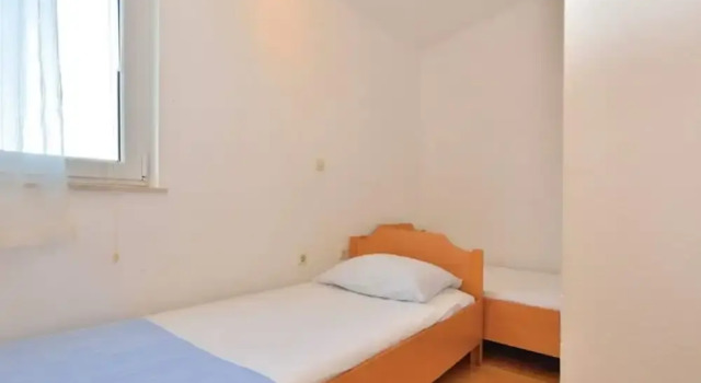 Spacious Holiday Home in Bibinje With Garden, Забронировать Дом для отпуска Коттеджи Задарской жупания, рядом с Пляж Марина Далмация, Коттедж
