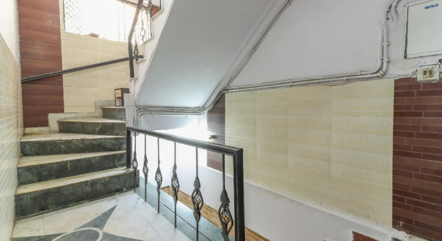 OYO 49718 Hotel Basant, Забронировать Отель Alambagh штат Уттар-Прадеш