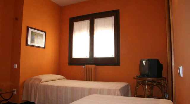 Fonda Casa Baya, Buchen Sie Hotel Celrá Katalonien