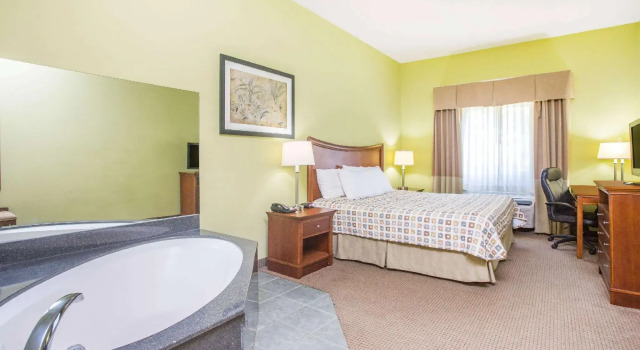 Люкс Days Inn & Suites by Wyndham Swainsboro