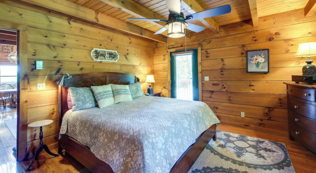 Коттедж Sevierville Cabin w/ Hot Tub & Mountain-view Deck