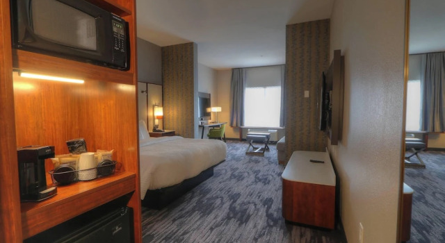 Двухместный люкс Fairfield Inn & Suites by Marriott Gatlinburg Downtown