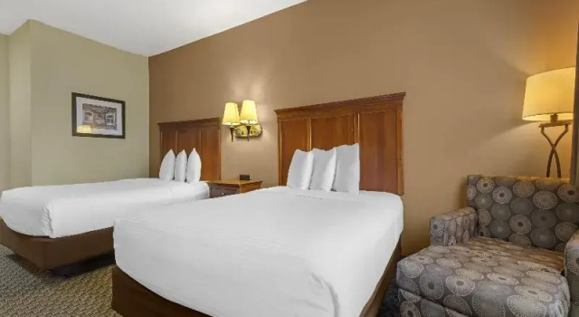 Четырёхместный номер Standard Best Western Plus Shamrock Inn & Suites