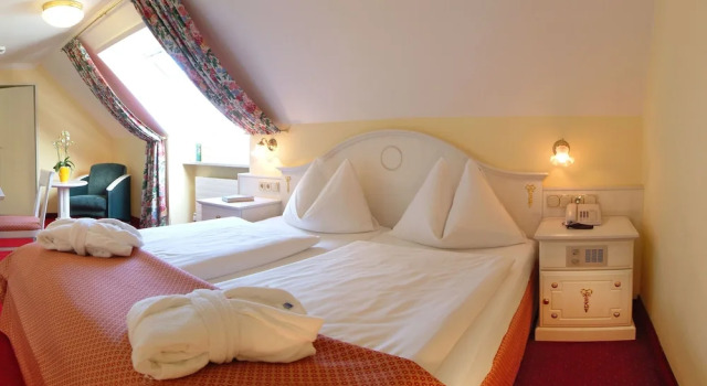 Двухместный номер Junior Hotel Norica - Thermenhotels Gastein mit dem Bademantel direkt in die Therme