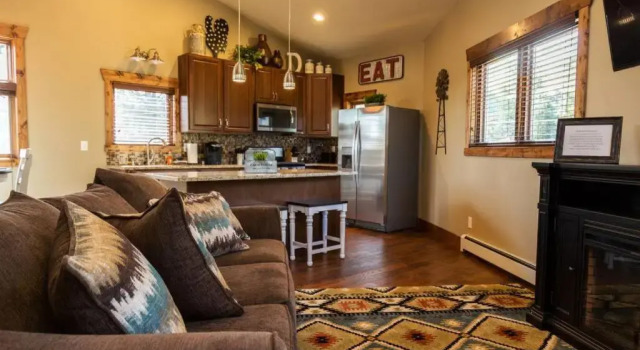 Spacious 2nd story loft with awesome views