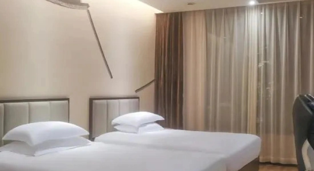 Кровать в общем номере Meibo Xinyue Hotel