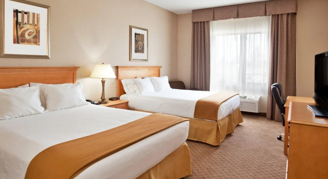 Четырёхместный номер Standard Holiday Inn Express Hotel & Suites Chesterfield - Selfridge Area by IHG