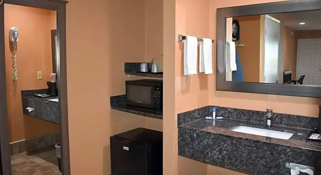 Четырёхместный номер Standard Baymont by Wyndham Manteca