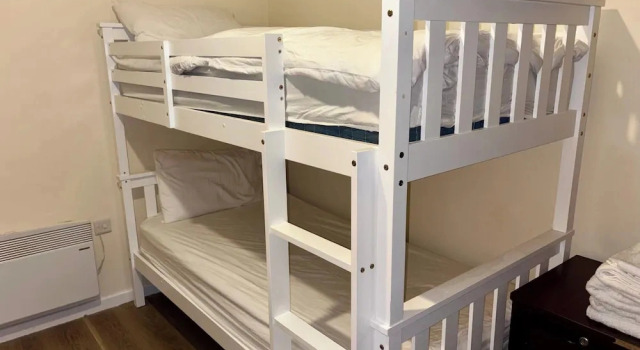 Larches Lane Retreat - Sleeps 5 - Wolverhampton, Book Lejlighed Lejligheder i Wolverhampton, nær Wolverhampton Magistrates, Lejlighed
