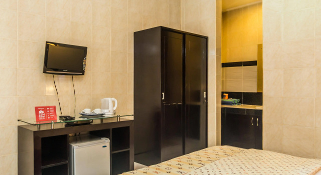ZEN Rooms Denays House, Boek Hotel Hotels in Kedonganan met parkeren, Parkeren