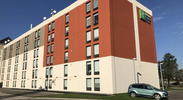 Holiday Inn Express & Suites Toronto Airport West by IHG