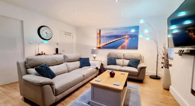 Апартаменты OYO The Lodge Bournemouth
