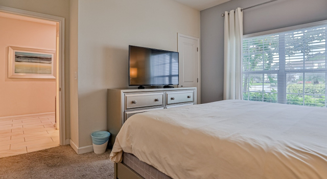 Modern Townhome With Private Pool, hot Tub, Central AC, and Private Washer/dryer
