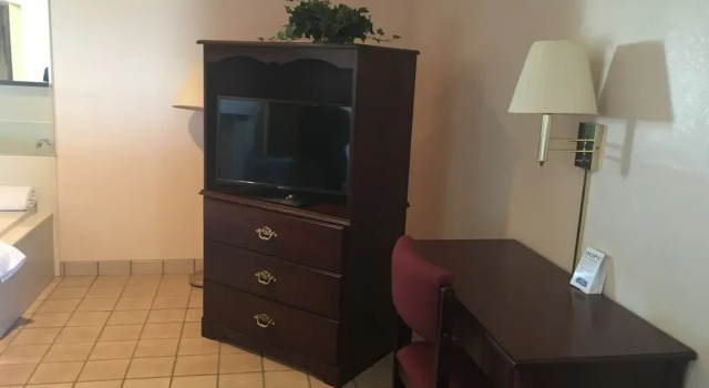 Howard Johnson Inn Nicholasville/Lexington, 预订 酒店 尼古拉斯维尔 肯塔基州