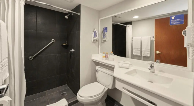 Четырёхместный номер Standard City Express by Marriott Tepic