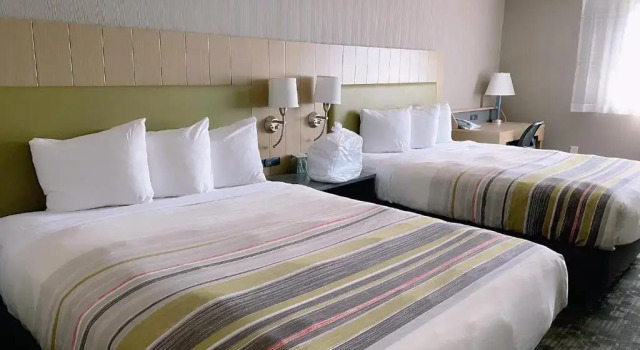 Четырёхместный номер Standard Country Inn & Suites by Radisson, Delta Park North Portland