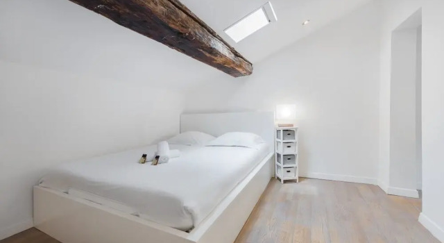 Cosy Duplex Overlooking the "rue de la Loge"!, Забронировать Отель Монпелье Hérault, рядом с Торговая палата Hôtel Saint-Côme