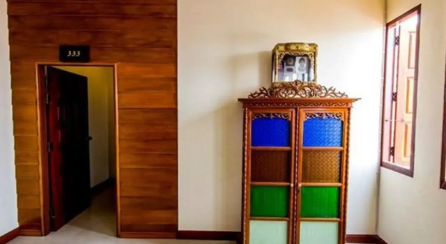 Wake Up at Muang Kao Boutique Hotel