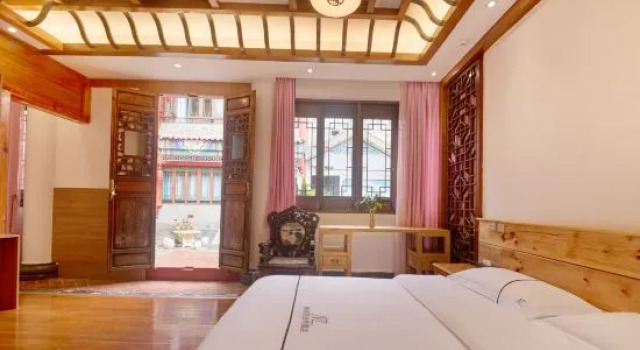 Семейный люкс Deluxe Nanzhao Chinese Siheyuan Boutique Homestay (Weishan Ancient City)