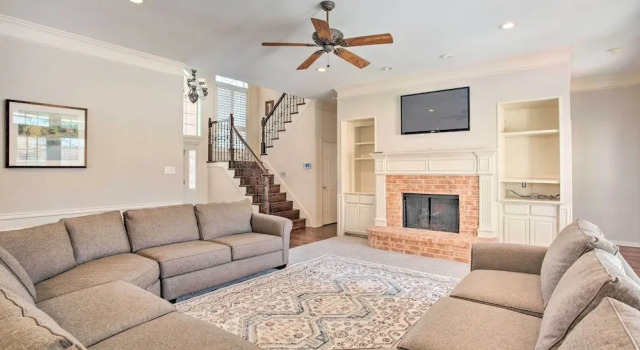 Elegant Plano Home w/ Private Outdoor Pool!, Забронировать Отель Плейно Dallas - Fort Worth Metropolitan Area, рядом с WellBridge Healthcare Greater Dallas