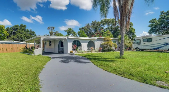 7 Mi to Beach: Updated Home w/ Pool in Seminole, Book Feriehus Sommerhuse i Seminole, Hytte