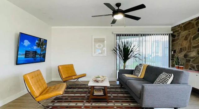 Апартаменты Deluxe Walkable OTS Mid Century Condo-Pool