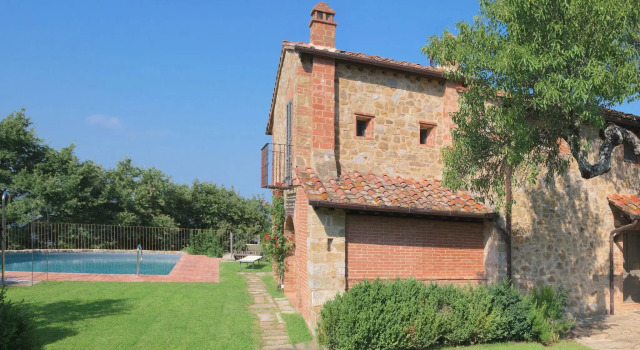 Вилла Ritzy Villa on a Wine Estate in Arezzo with Pool