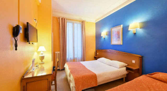 Трёхместный номер Standard Hotel Richmond Gare du Nord