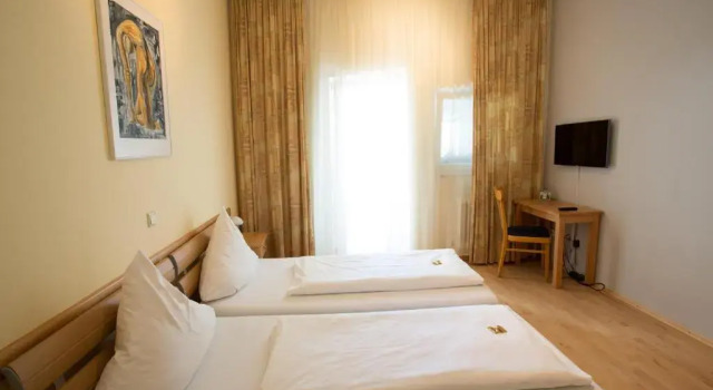 Двухместный номер Standard с балконом Hotel Amadeus
