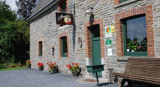 La Pommeraie, Rezerwuj Hotel Amberloup Belgia